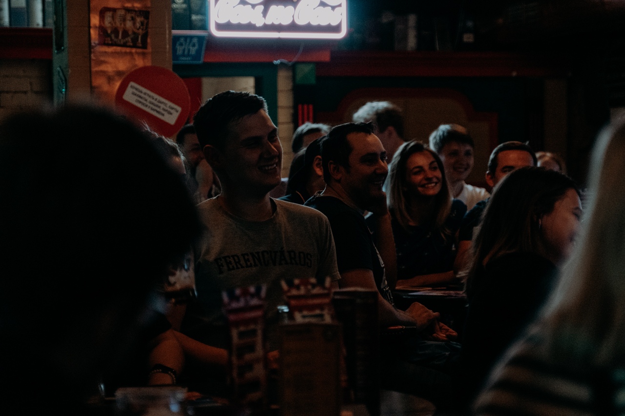 Бывшие кавээнщики проводят в Коврове “открытые микрофоны” для всех желающих на таком уровне, что некоторых участников зовут на разогрев к звездам ТНТ. Также два года назад они запустили импровизационный проект “Театр Ноль”, с которым недавно откатали тур по области