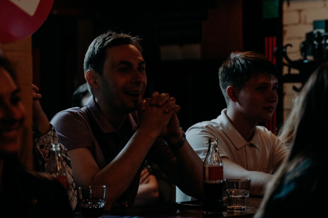 Бывшие кавээнщики проводят в Коврове “открытые микрофоны” для всех желающих на таком уровне, что некоторых участников зовут на разогрев к звездам ТНТ. Также два года назад они запустили импровизационный проект “Театр Ноль”, с которым недавно откатали тур по области