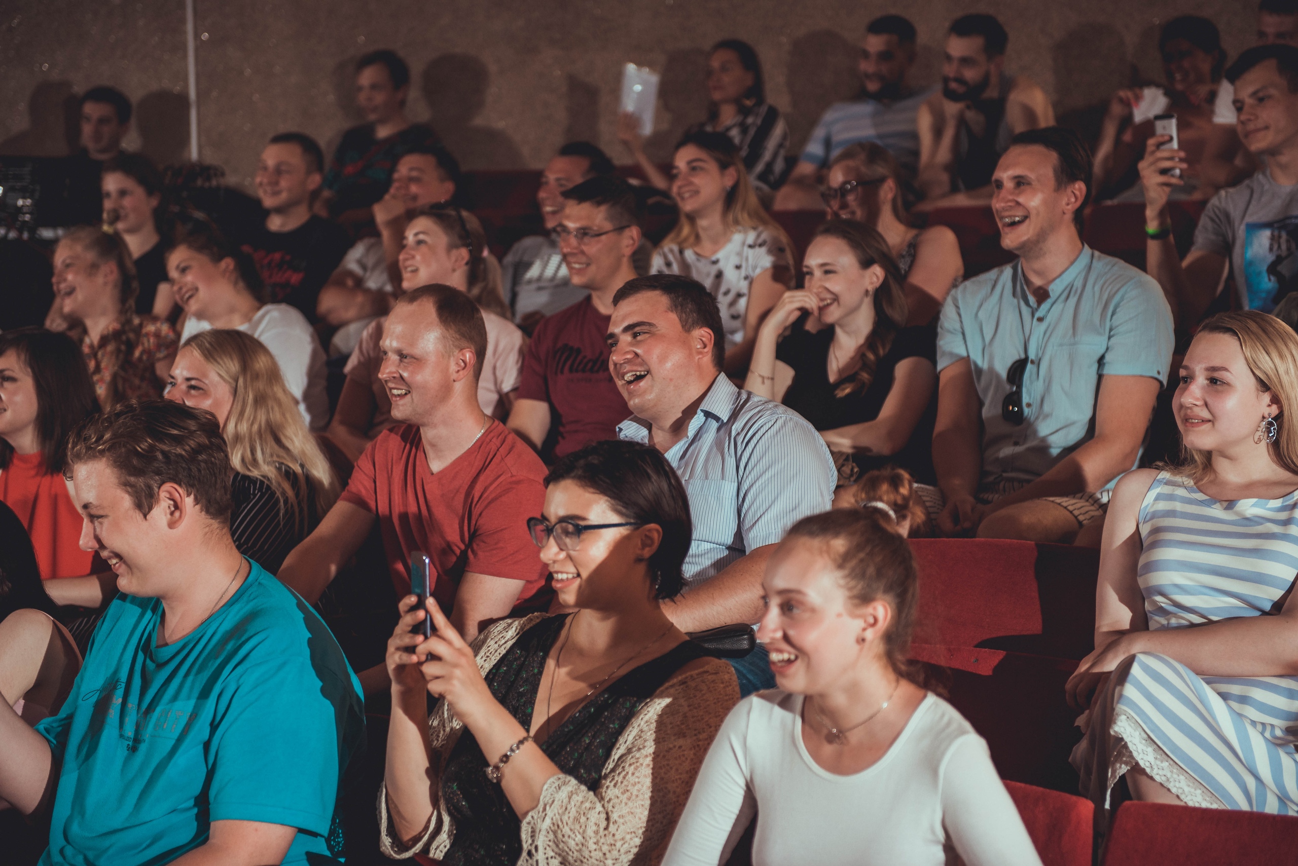 Бывшие кавээнщики проводят в Коврове “открытые микрофоны” для всех желающих на таком уровне, что некоторых участников зовут на разогрев к звездам ТНТ. Также два года назад они запустили импровизационный проект “Театр Ноль”, с которым недавно откатали тур по области