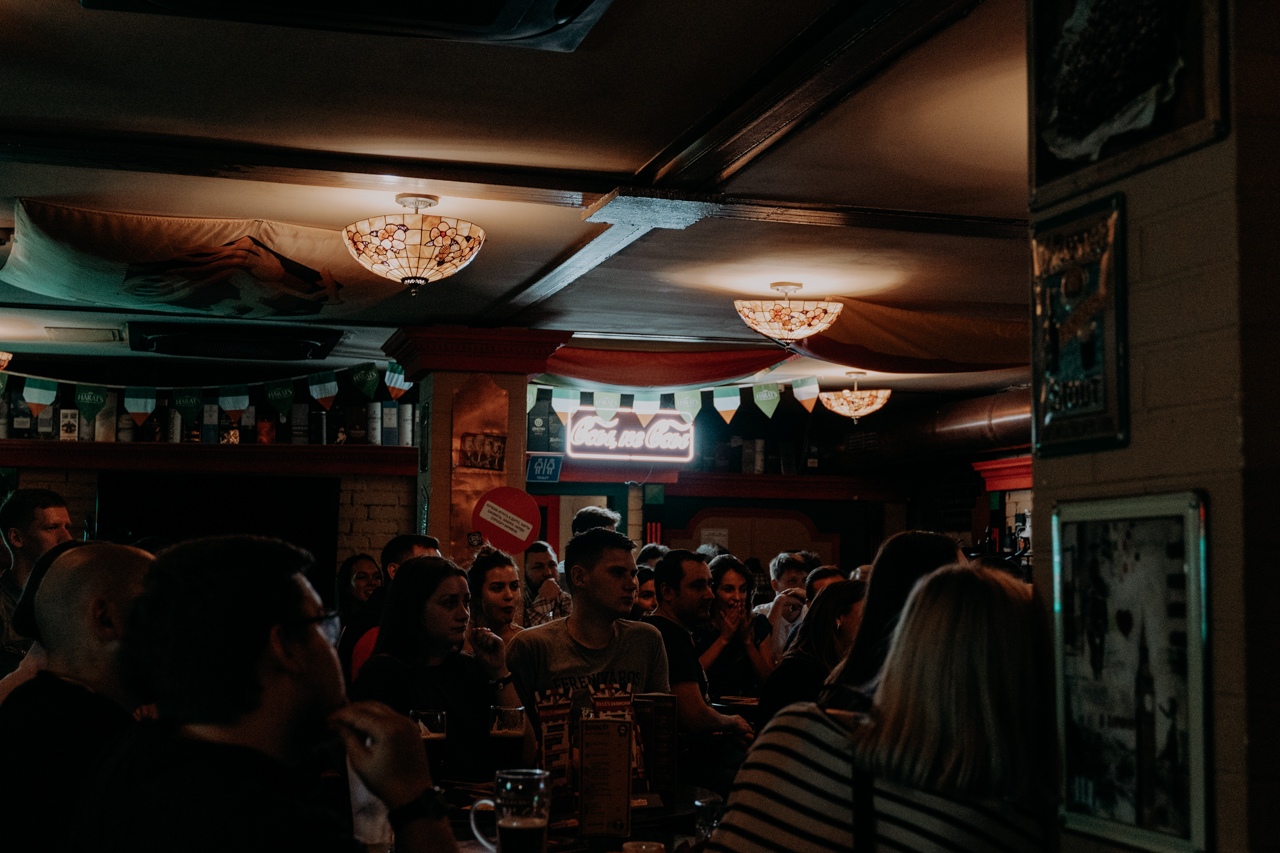 Бывшие кавээнщики проводят в Коврове “открытые микрофоны” для всех желающих на таком уровне, что некоторых участников зовут на разогрев к звездам ТНТ. Также два года назад они запустили импровизационный проект “Театр Ноль”, с которым недавно откатали тур по области