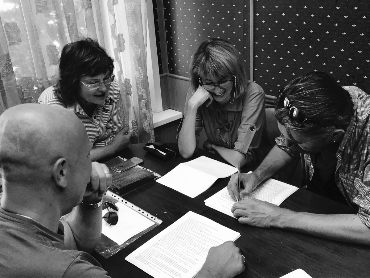 Камерный владимирский театр “Фавор” переформатировался в экспериментальный театр и готовится добавить разнообразия в культурную жизнь города. С октября стартует новый сезон, за который планируется представить зрителю несколько необычных спектаклей, один из них пройдет в баре