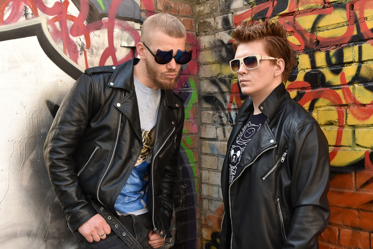 26 сентября во Владимире свой первый концерт даст проект музыкантов группы “Аффинаж”, Эм Калинина и Сергея Шиляева, - “Мистер Быдлцыкл”