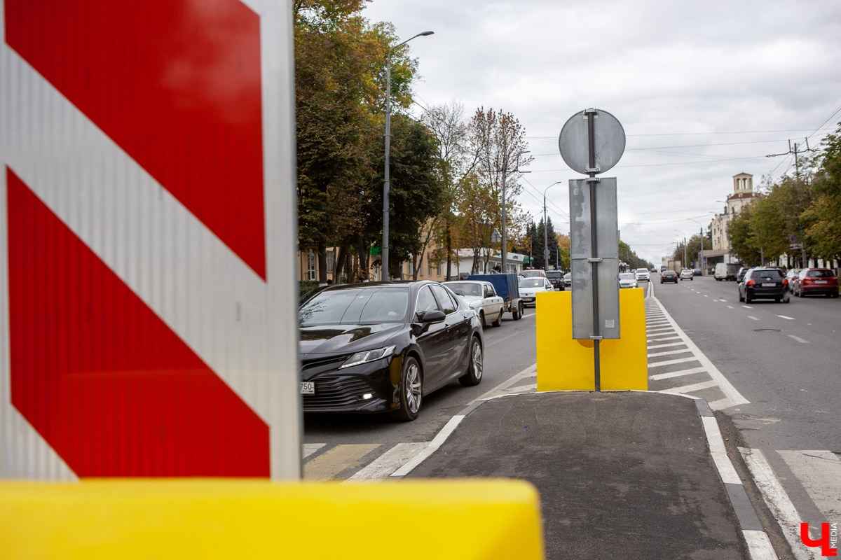 Плюсы и минусы островков безопасности во Владимире. Высказываются автомобилисты, пешеходы и велосипедисты. Мнение фонда “Городские проекты” Ильи Варламова