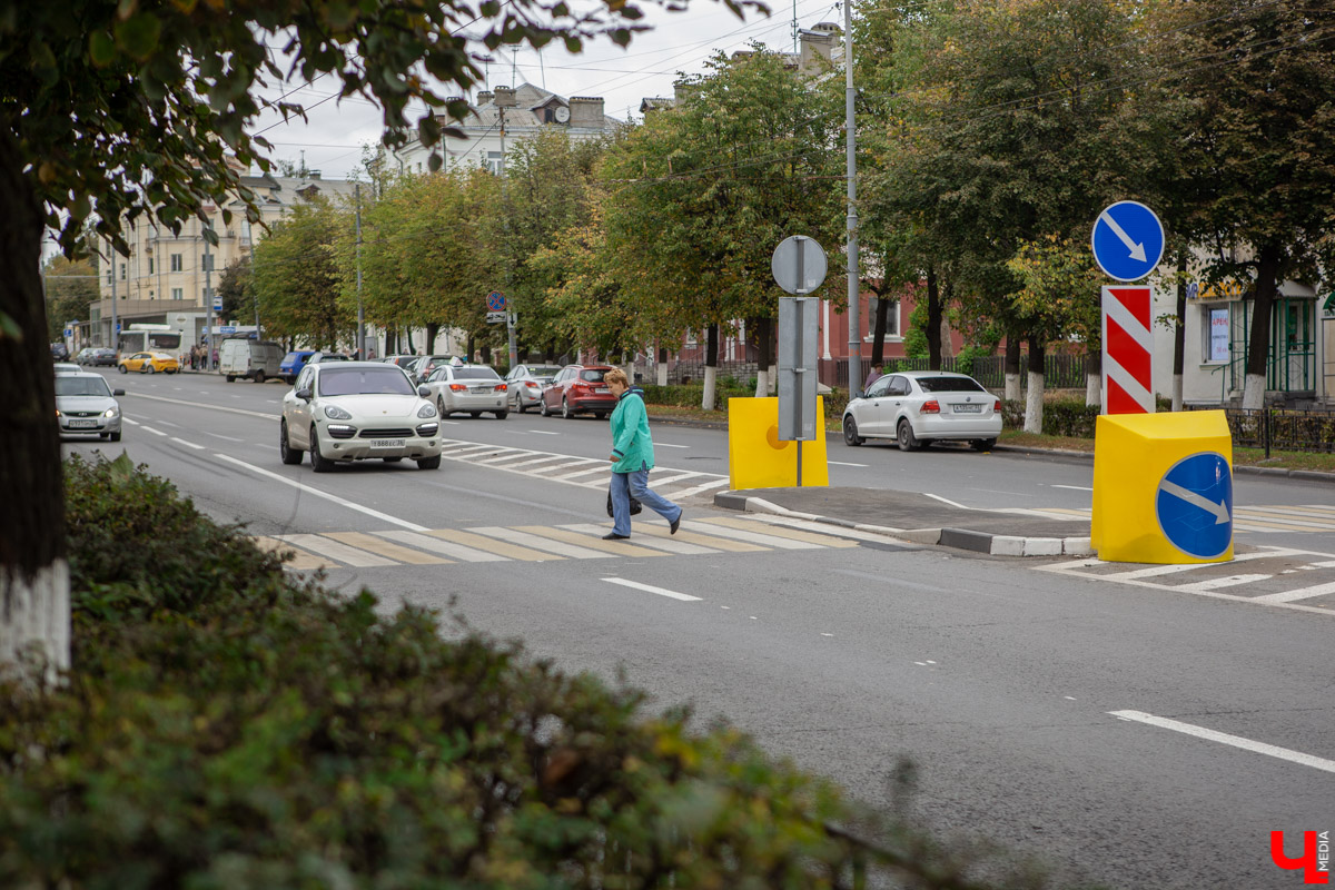 Плюсы и минусы островков безопасности во Владимире. Высказываются автомобилисты, пешеходы и велосипедисты. Мнение фонда “Городские проекты” Ильи Варламова