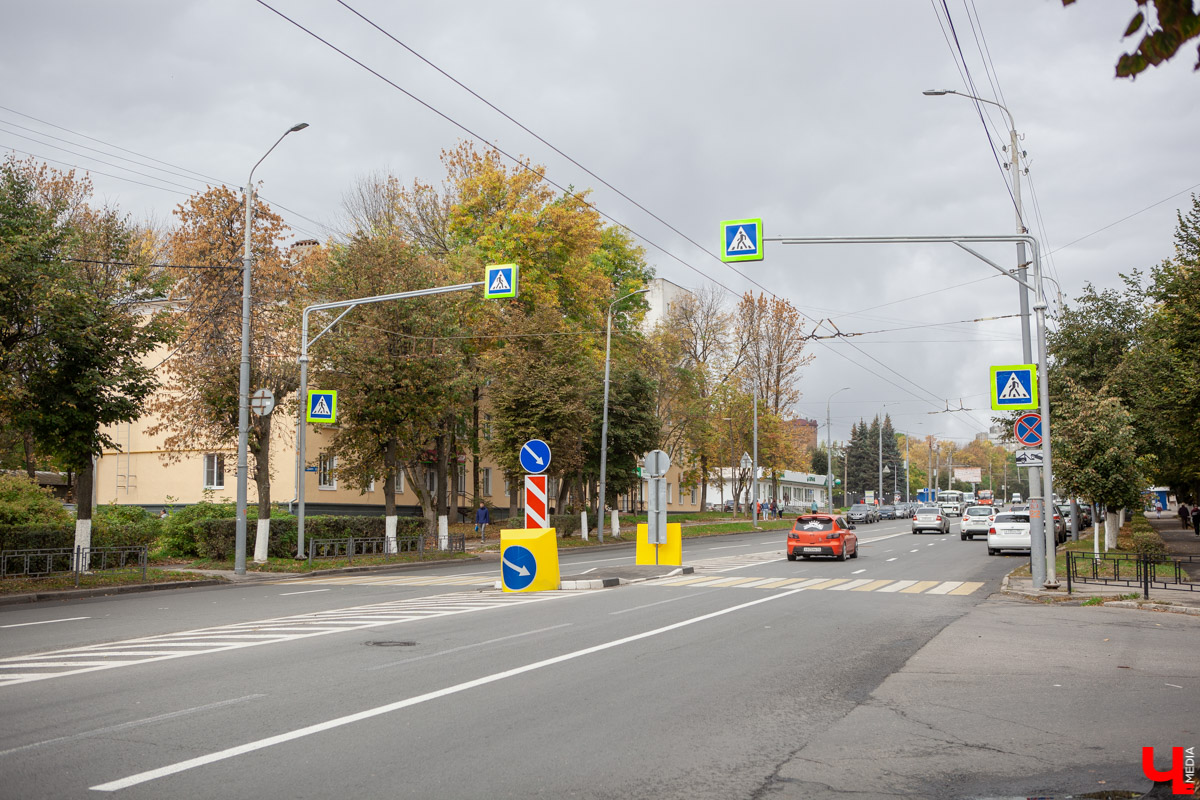 Плюсы и минусы островков безопасности во Владимире. Высказываются автомобилисты, пешеходы и велосипедисты. Мнение фонда “Городские проекты” Ильи Варламова