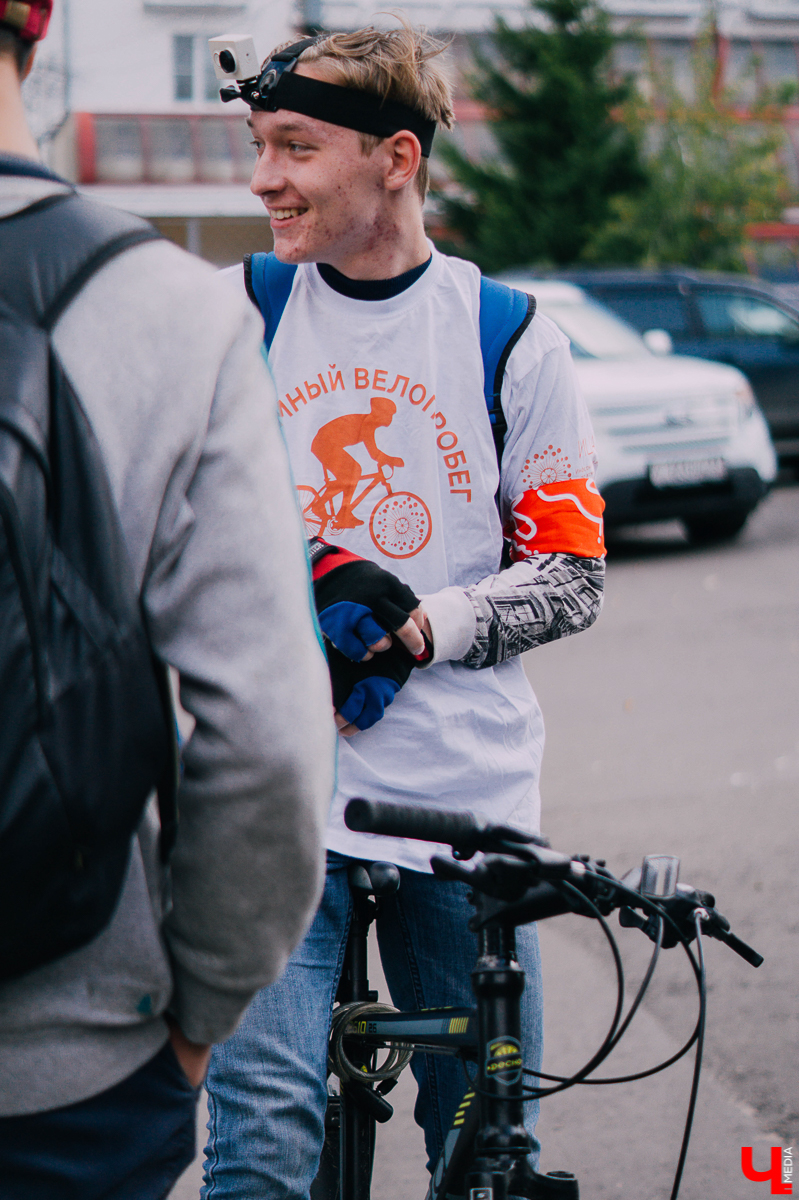 Во Владимире прошел уже 6-й по счету атомный велопробег: движение, появившееся в нашем городе, но разошедшееся по всей стране. Катаясь по городу, желающие делают замеры радиации с помощью дозиметра, а потом заносят результаты в google-карты