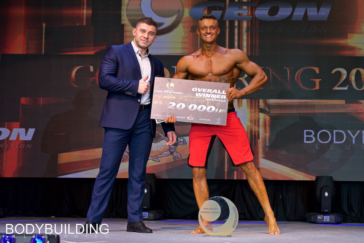 В минувшие выходные в Суздале прошли открытый чемпионат Владимирской области по бодибилдингу и фитнесу, а также «Golden Ring», кубок Золотого кольца России. Участники приезжали из разных городов, номинаций было достаточно, но всех удивил наш земляк - 22-летний Дмитрий Дарьин. Ему удалось одержать двойную победу и стать абсолютным победителем в категории men’s physique