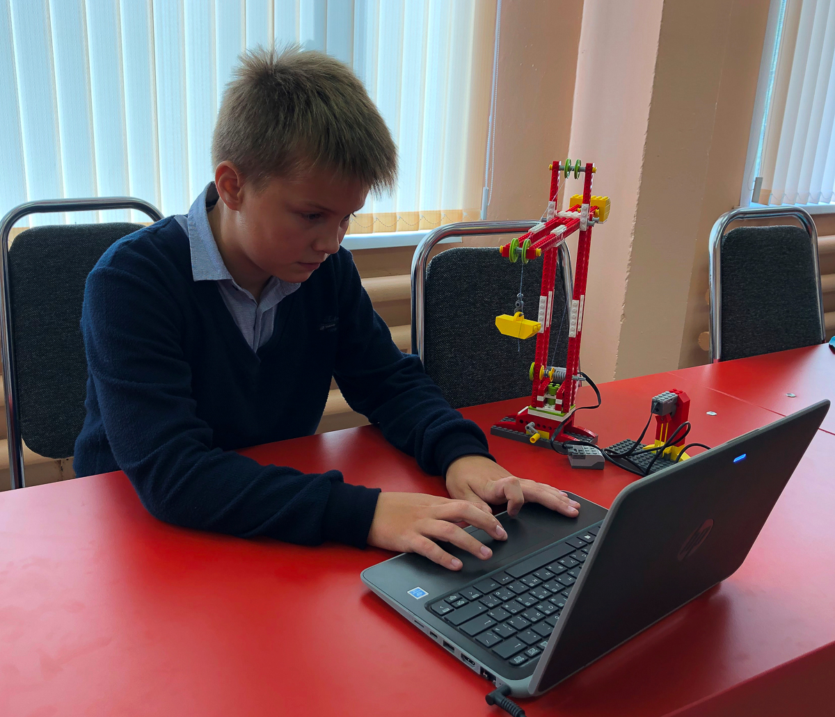 24 сентября в 21 школе Владимирской области открылись центры “Точка роста”. Учебные заведения оснастили самыми современными гаджетами. Как они помогут учебному процессу?