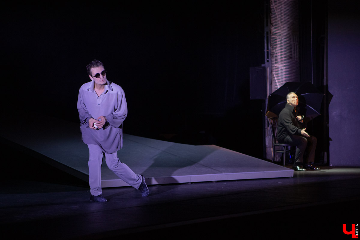 Новый сезон во Владимирдраме открылся спектаклем категории «16+». На премьерной постановке “Исповедь тенора” о жизни солиста ГАБТ Владислава Пьявко актеры обнажили не только душу