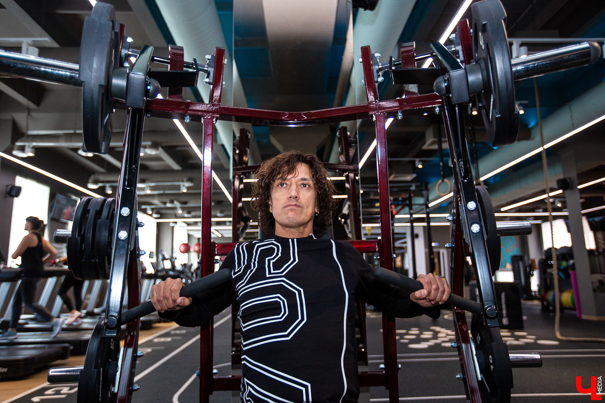 Алексей Молдалиев отмечает юбилей песни, принесшей ему победу в конкурсе композиторов, а поклонники - знаковую дату самого композитора