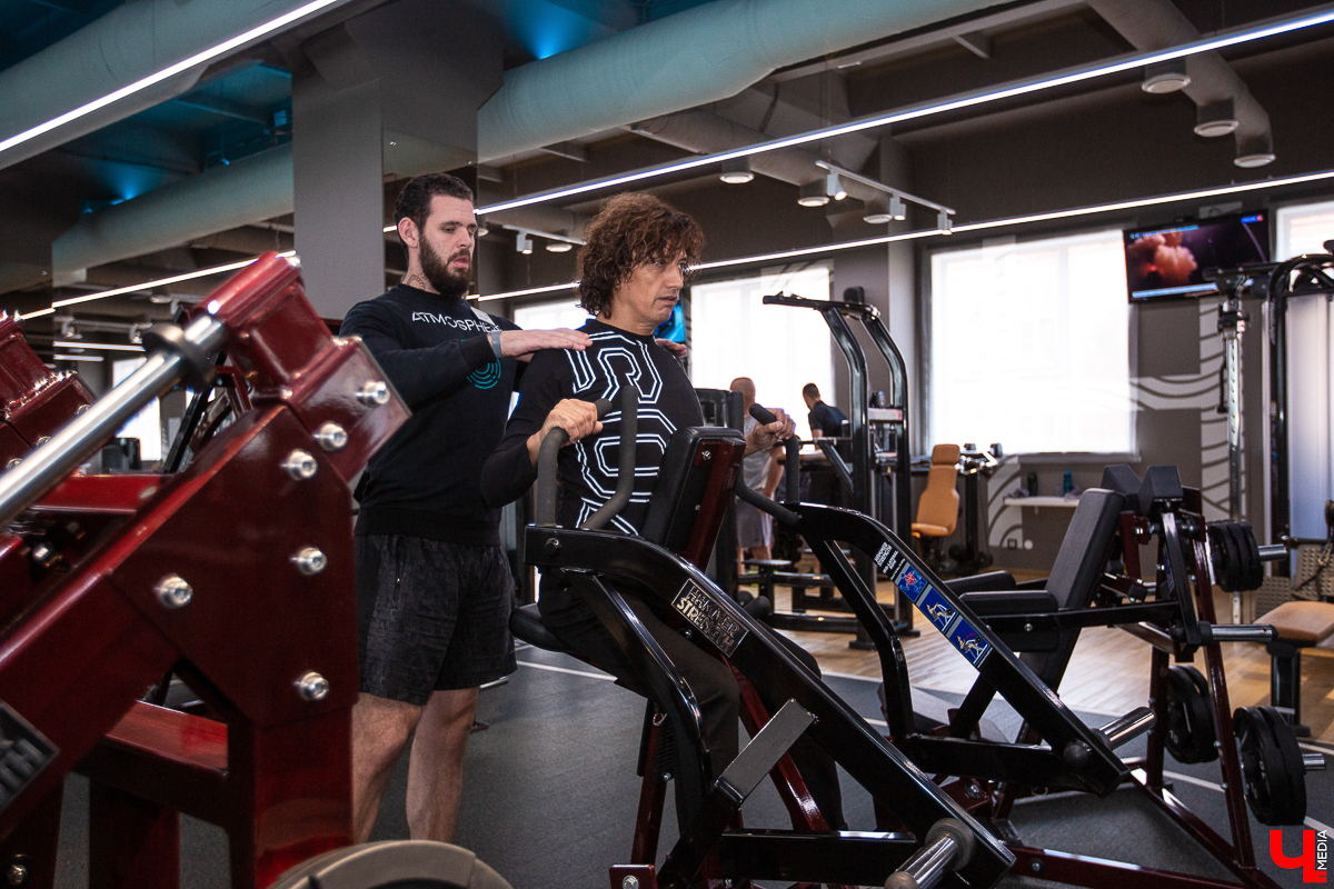 Алексей Молдалиев отмечает юбилей песни, принесшей ему победу в конкурсе композиторов, а поклонники - знаковую дату самого композитора