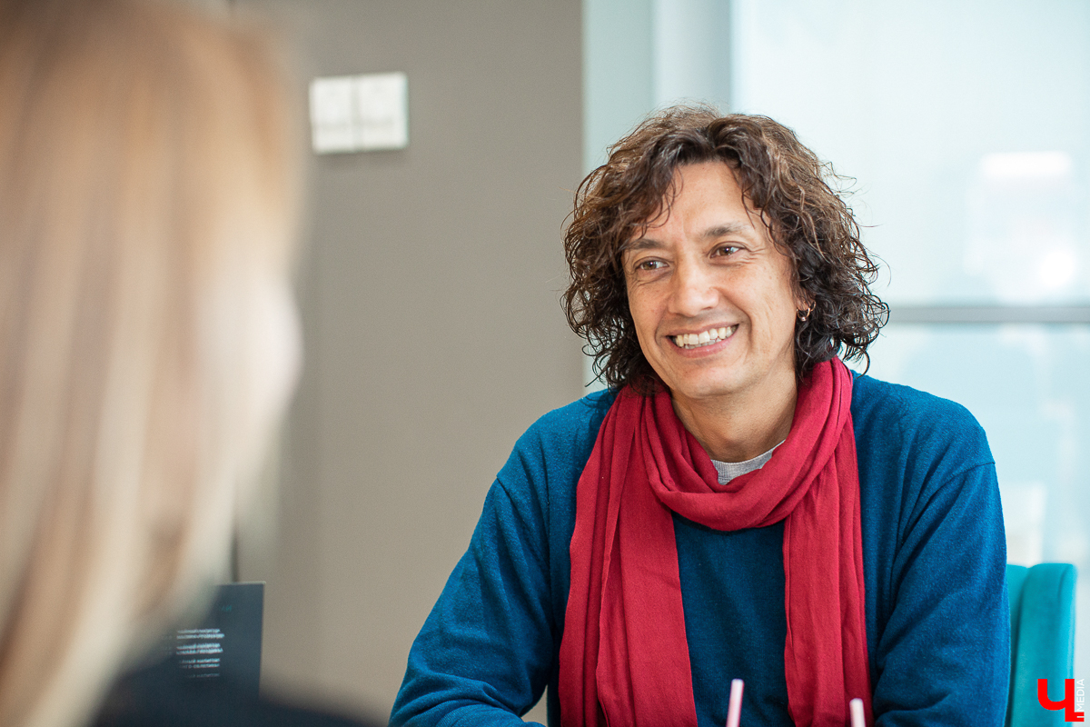 Алексей Молдалиев отмечает юбилей песни, принесшей ему победу в конкурсе композиторов, а поклонники - знаковую дату самого композитора