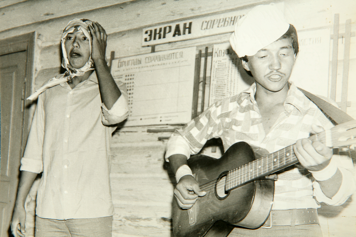 Алексей Молдалиев отмечает юбилей песни, принесшей ему победу в конкурсе композиторов, а поклонники - знаковую дату самого композитора