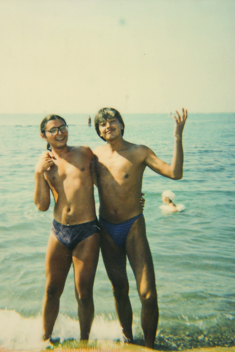 Алексей Молдалиев отмечает юбилей песни, принесшей ему победу в конкурсе композиторов, а поклонники - знаковую дату самого композитора