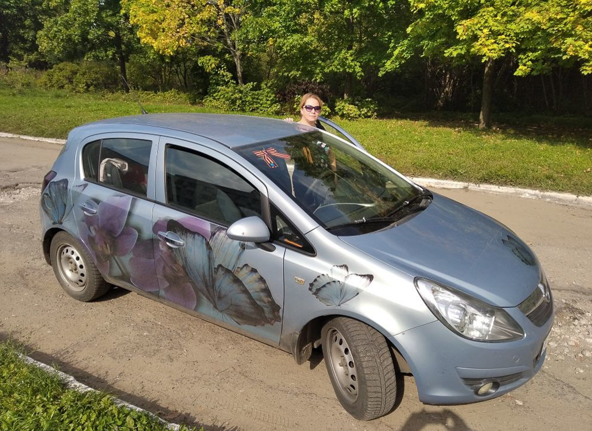 Не часто в городе удается встретить машину с аэрографией. А если и видишь такую, то невольно задумываешься: зачем? Ведь это недешевое удовольствие, да и разукрашенный транспорт потом трудно будет продать. На этот вопрос нам ответили владимирские автолюбители и аэрографы