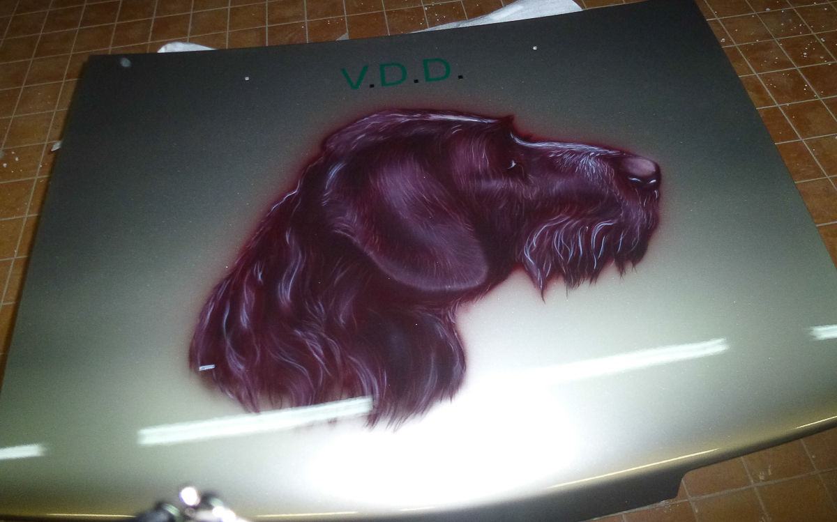 Не часто в городе удается встретить машину с аэрографией. А если и видишь такую, то невольно задумываешься: зачем? Ведь это недешевое удовольствие, да и разукрашенный транспорт потом трудно будет продать. На этот вопрос нам ответили владимирские автолюбители и аэрографы