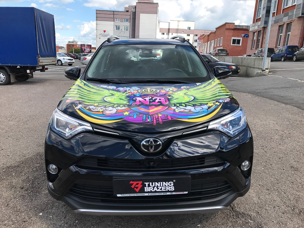 Не часто в городе удается встретить машину с аэрографией. А если и видишь такую, то невольно задумываешься: зачем? Ведь это недешевое удовольствие, да и разукрашенный транспорт потом трудно будет продать. На этот вопрос нам ответили владимирские автолюбители и аэрографы