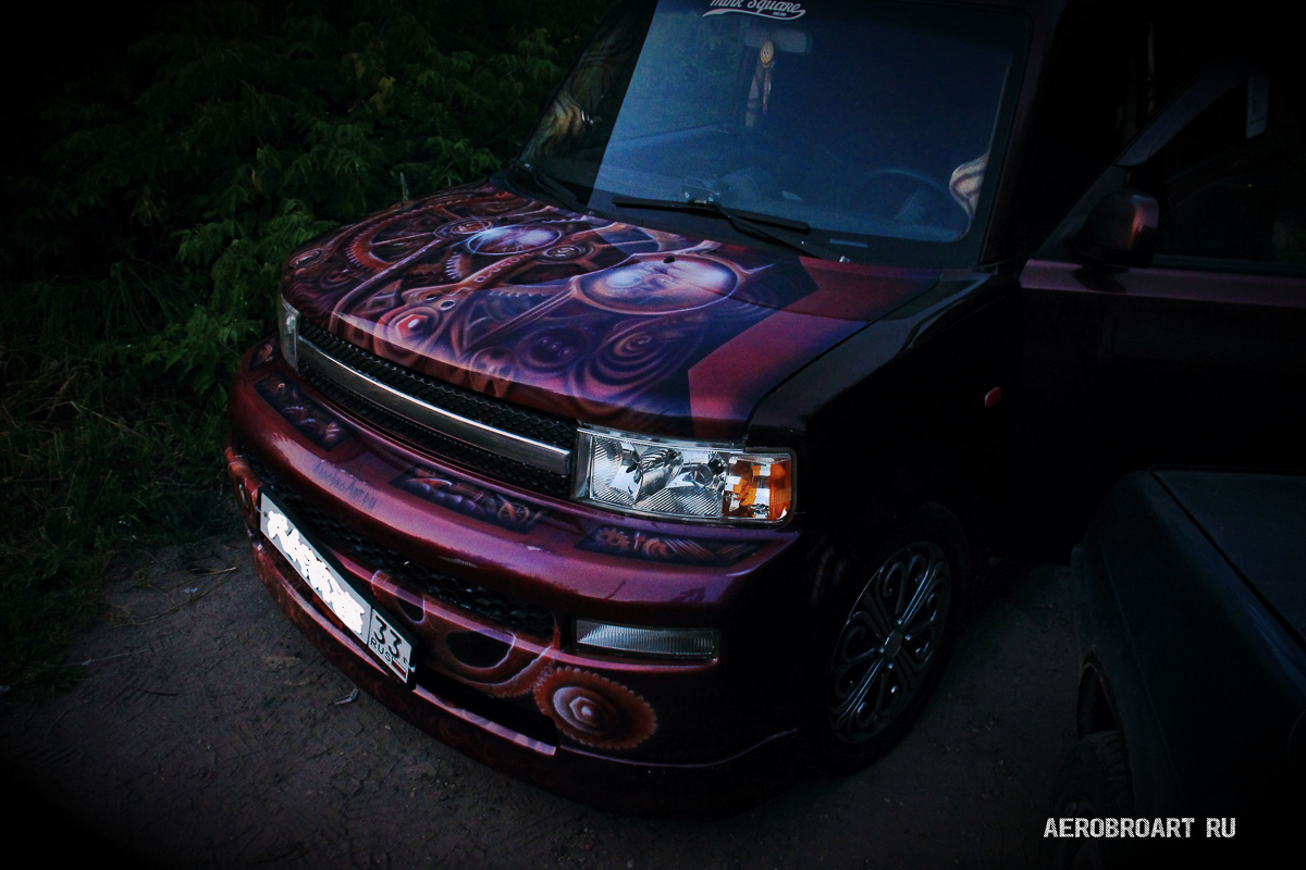 Не часто в городе удается встретить машину с аэрографией. А если и видишь такую, то невольно задумываешься: зачем? Ведь это недешевое удовольствие, да и разукрашенный транспорт потом трудно будет продать. На этот вопрос нам ответили владимирские автолюбители и аэрографы