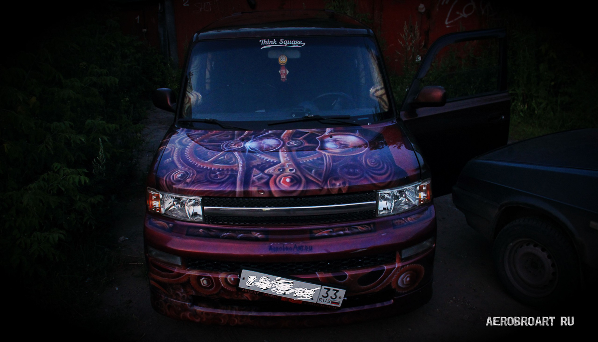 Не часто в городе удается встретить машину с аэрографией. А если и видишь такую, то невольно задумываешься: зачем? Ведь это недешевое удовольствие, да и разукрашенный транспорт потом трудно будет продать. На этот вопрос нам ответили владимирские автолюбители и аэрографы