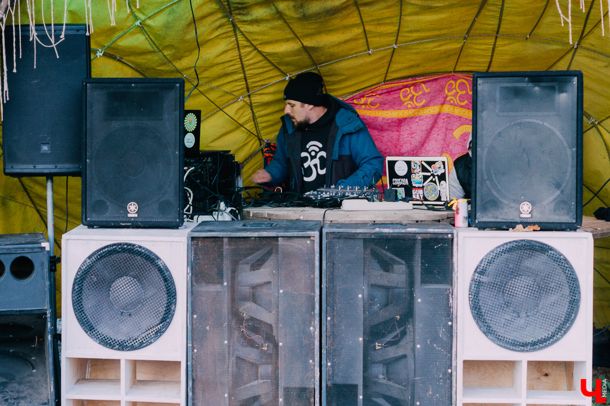 Во Владимире прошел самый масштабный для нашего города фестиваль электронной музыки «GP PsyBerry». На протяжении 4 дней гости, которых было более 200 человек, находились в палатках на природе, слушая диджей-сеты