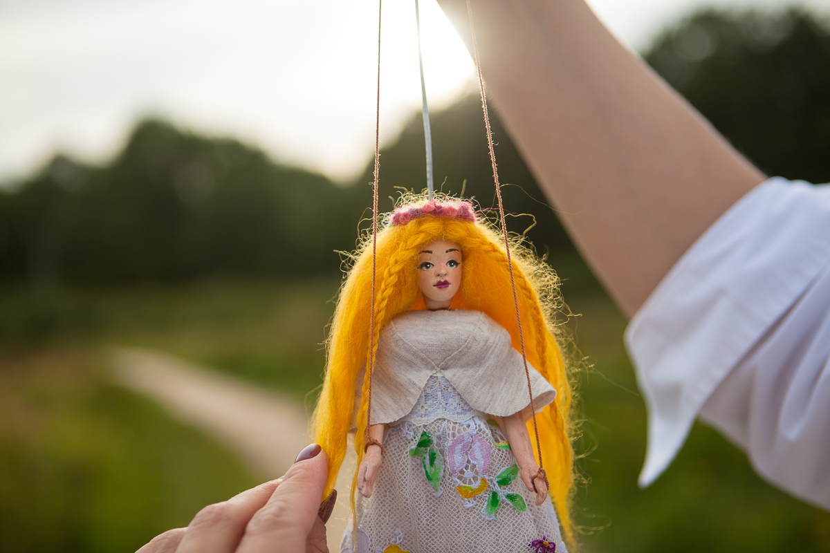 Проект “Сказки из чемодана” растет. Ирина Пономарева привезла из Чехии настольный барочный театр. Такого во Владимире еще не было. В чем особенности нового вида представлений? 