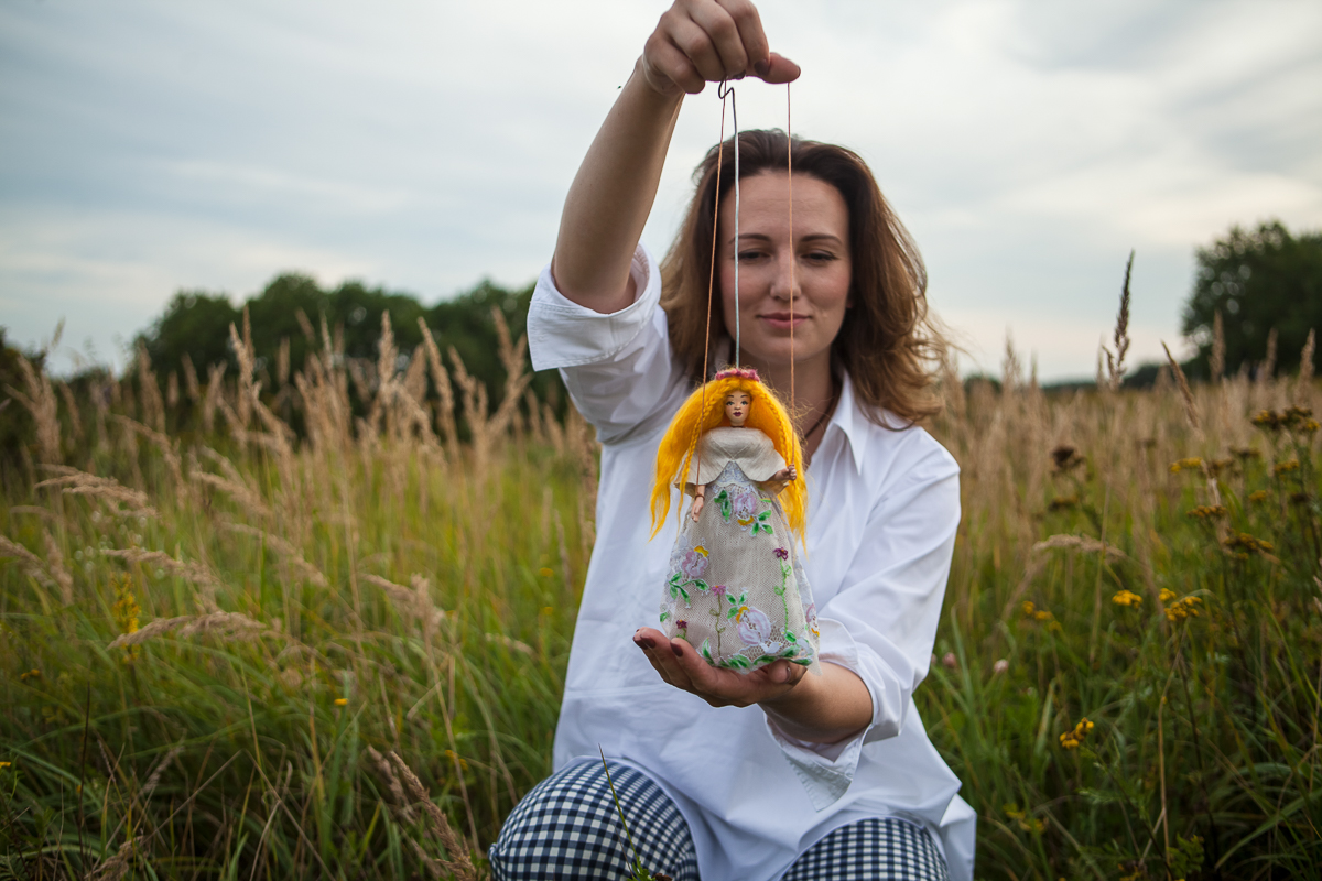 Проект “Сказки из чемодана” растет. Ирина Пономарева привезла из Чехии настольный барочный театр. Такого во Владимире еще не было. В чем особенности нового вида представлений? 