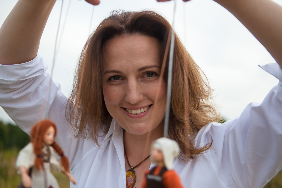 Проект “Сказки из чемодана” растет. Ирина Пономарева привезла из Чехии настольный барочный театр. Такого во Владимире еще не было. В чем особенности нового вида представлений? 