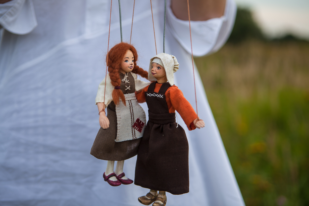 Проект “Сказки из чемодана” растет. Ирина Пономарева привезла из Чехии настольный барочный театр. Такого во Владимире еще не было. В чем особенности нового вида представлений? 