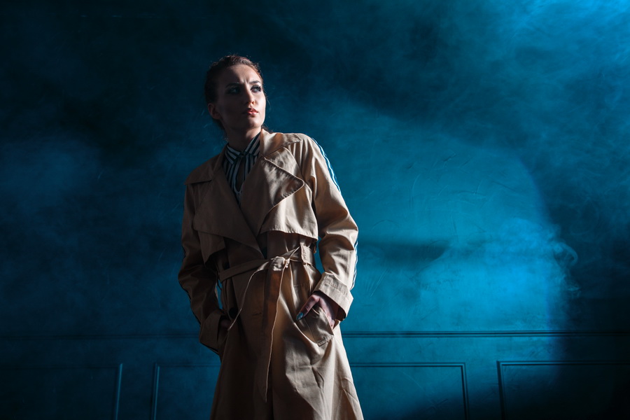 Пока народ фланирует по торговому центру, кто-то замечает развешанные по периметру напротив кафе снимки большого формата. Это выставка “Её глазами”, которую организовали сразу шесть ковровских женщин-фотографов