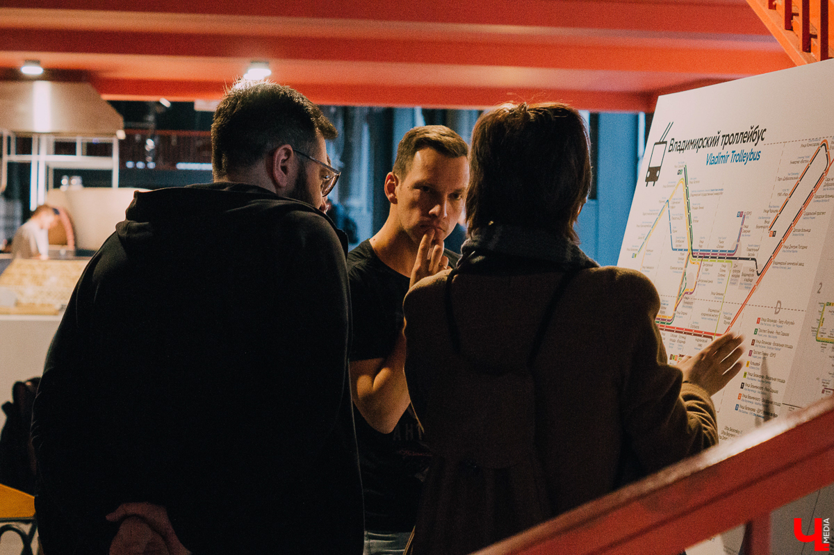 На владимирском рынке новой формации прошел первый урбанистический фестиваль, в ходе которого спикеры поговорили о наболевшем: общественном транспорте, навигации, парках, застройках, улицах… И придумали, как все исправить!