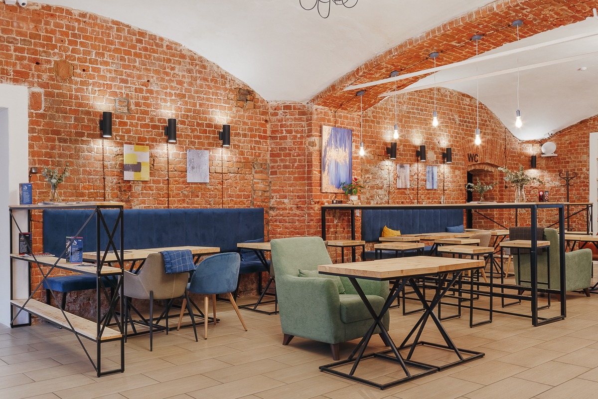 Мы заглянули в одно из заведений города, где хочется не только отдыхать, но и, напротив, вдохновляться, заряжаться и продуктивно работать. Эспрессо-бар “Слова” - одновременно и уютное место для релакса, и удобный коворкинг для фрилансеров