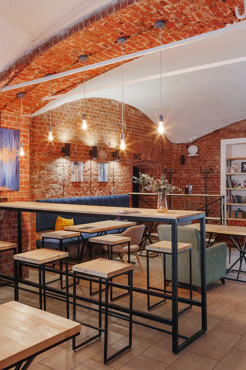 Мы заглянули в одно из заведений города, где хочется не только отдыхать, но и, напротив, вдохновляться, заряжаться и продуктивно работать. Эспрессо-бар “Слова” - одновременно и уютное место для релакса, и удобный коворкинг для фрилансеров