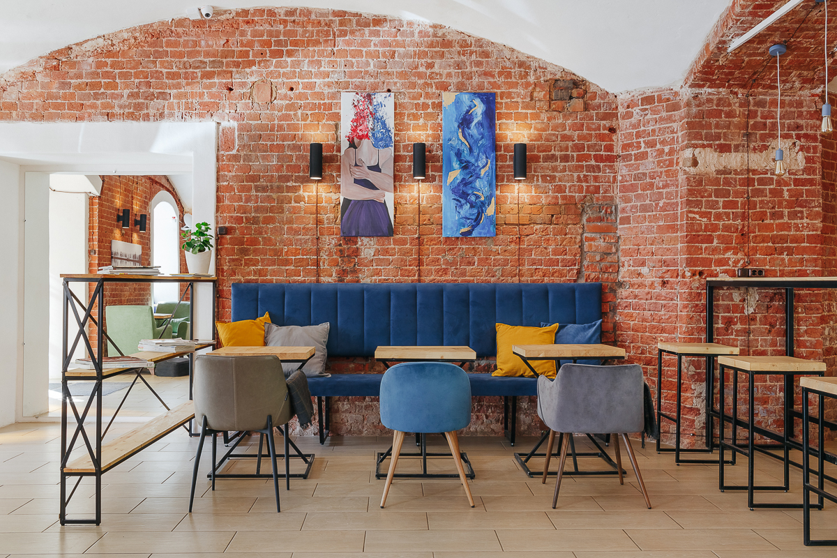 Мы заглянули в одно из заведений города, где хочется не только отдыхать, но и, напротив, вдохновляться, заряжаться и продуктивно работать. Эспрессо-бар “Слова” - одновременно и уютное место для релакса, и удобный коворкинг для фрилансеров