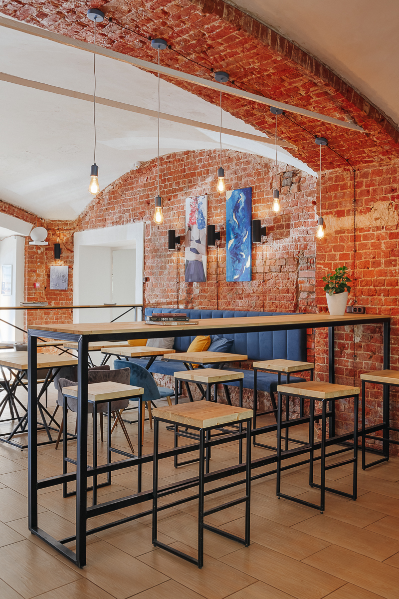 Мы заглянули в одно из заведений города, где хочется не только отдыхать, но и, напротив, вдохновляться, заряжаться и продуктивно работать. Эспрессо-бар “Слова” - одновременно и уютное место для релакса, и удобный коворкинг для фрилансеров