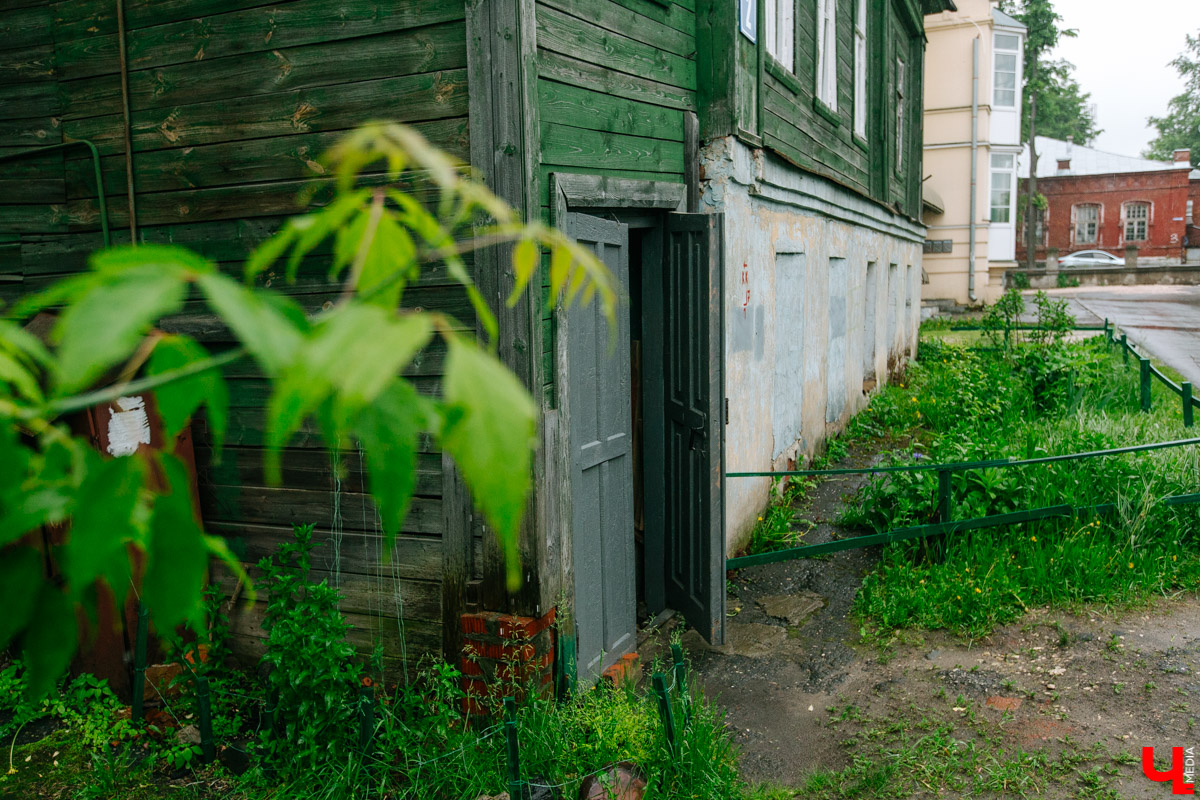 Владимирская команда всероссийского движения “Культурный патруль” следит за благоустройством города и бережно хранит его исторические элементы. Например, наличники, как бы странно это ни звучало.