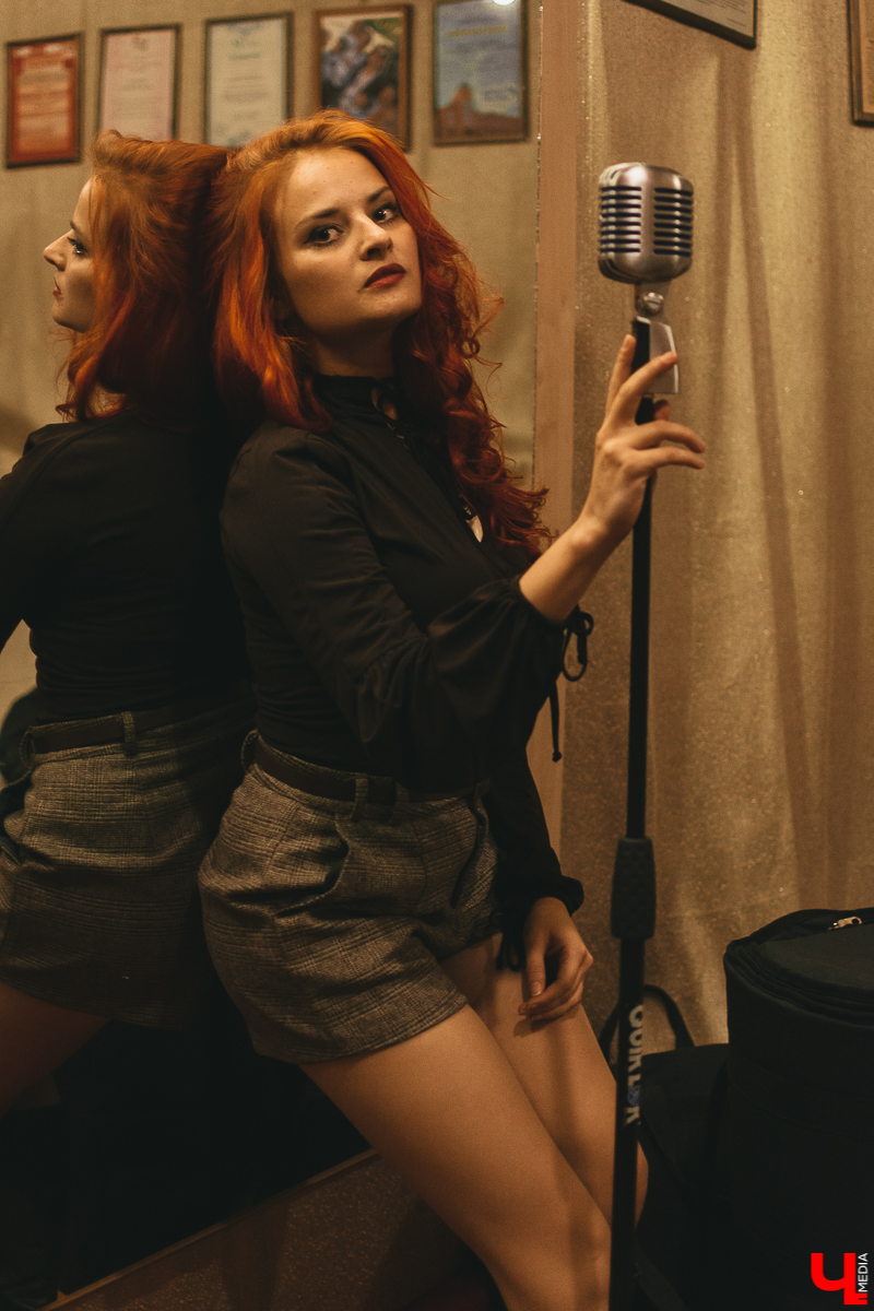 Этнический образ, образы маленькой ведьмы и неординарный преподавательницы по вокалу. Все это в себе легко совмещает владимирская фолк-певица Юлия Покачалова