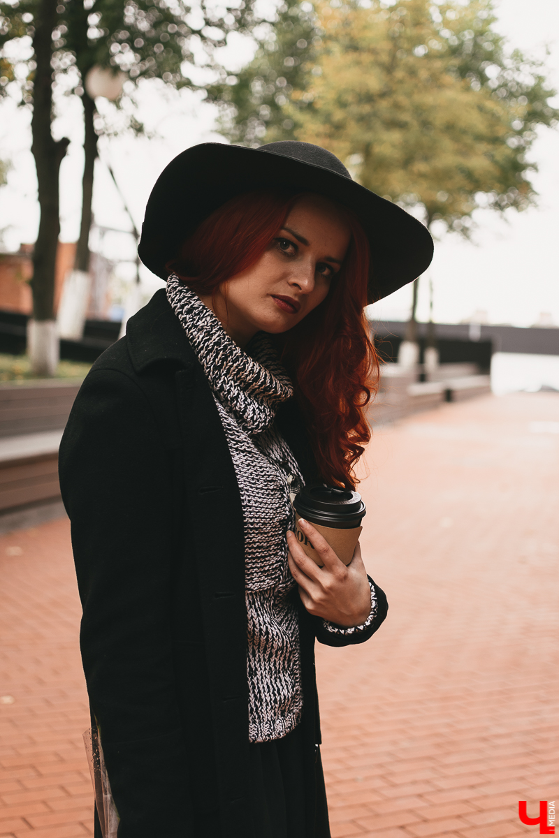 Этнический образ, образы маленькой ведьмы и неординарный преподавательницы по вокалу. Все это в себе легко совмещает владимирская фолк-певица Юлия Покачалова