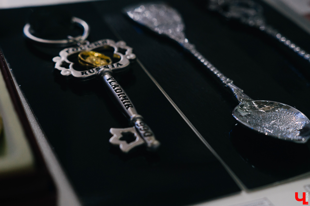 Вопрос решен: за использование символики музея и его исторических памятников все-таки придется платить. Но цены ВСМЗ снизил по просьбе бизнес-сообщества и добавил льготные позиции