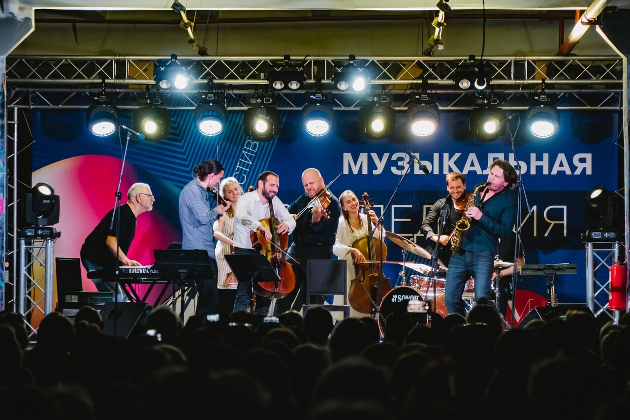 Известный владимирский режиссер Мария Ремыга презентовала новый фильм «Музыкальная экспедиция — 2019». Она рассказала о его создании и открыла секрет, как поймать момент и передать нужную атмосферу.