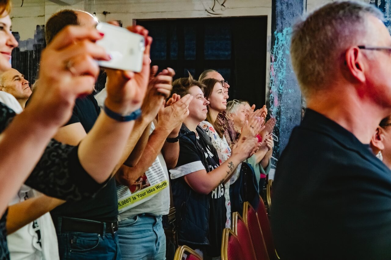 Известный владимирский режиссер Мария Ремыга презентовала новый фильм «Музыкальная экспедиция — 2019». Она рассказала о его создании и открыла секрет, как поймать момент и передать нужную атмосферу.