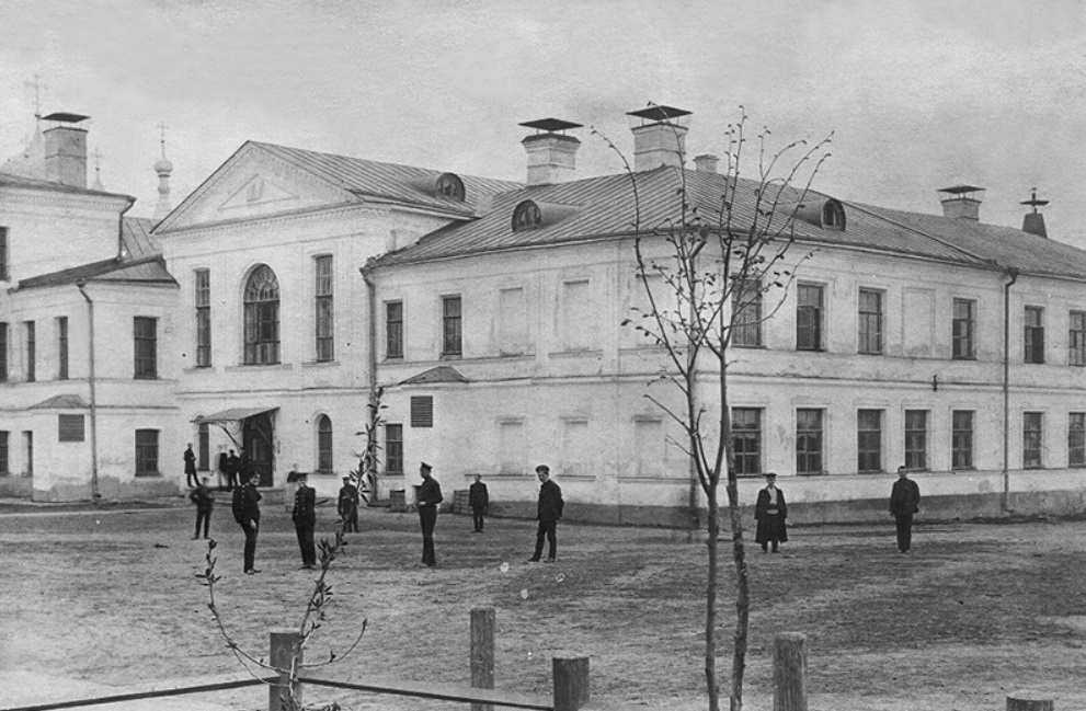 Каково это было - сходить в советский магазин? Что можно было там купить и по каким ценам? О торговле тех лет во Владимире читайте в нашем материале