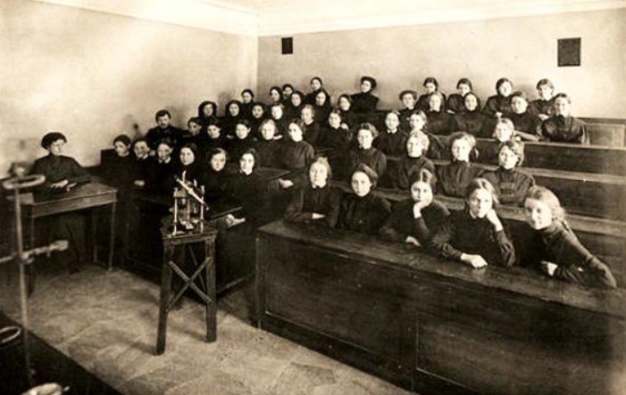 Каково это было - сходить в советский магазин? Что можно было там купить и по каким ценам? О торговле тех лет во Владимире читайте в нашем материале