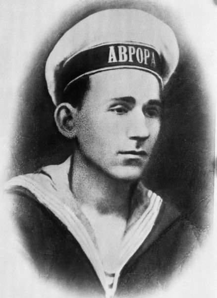 Каково это было - сходить в советский магазин? Что можно было там купить и по каким ценам? О торговле тех лет во Владимире читайте в нашем материале