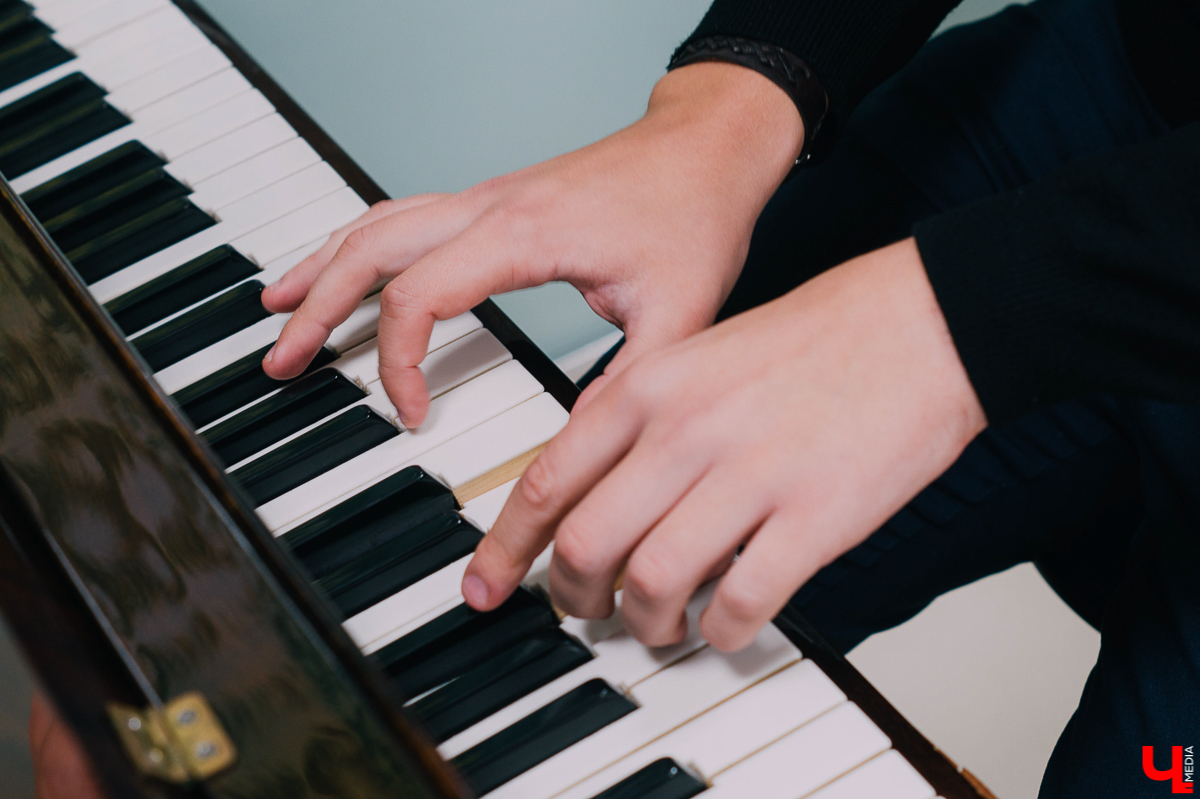 На работе и дома его называют Владом, на выступлениях - Китом Майерсом. Рассказываем о творческом становлении яркого владимирского исполнителя нетипичного для России жанра