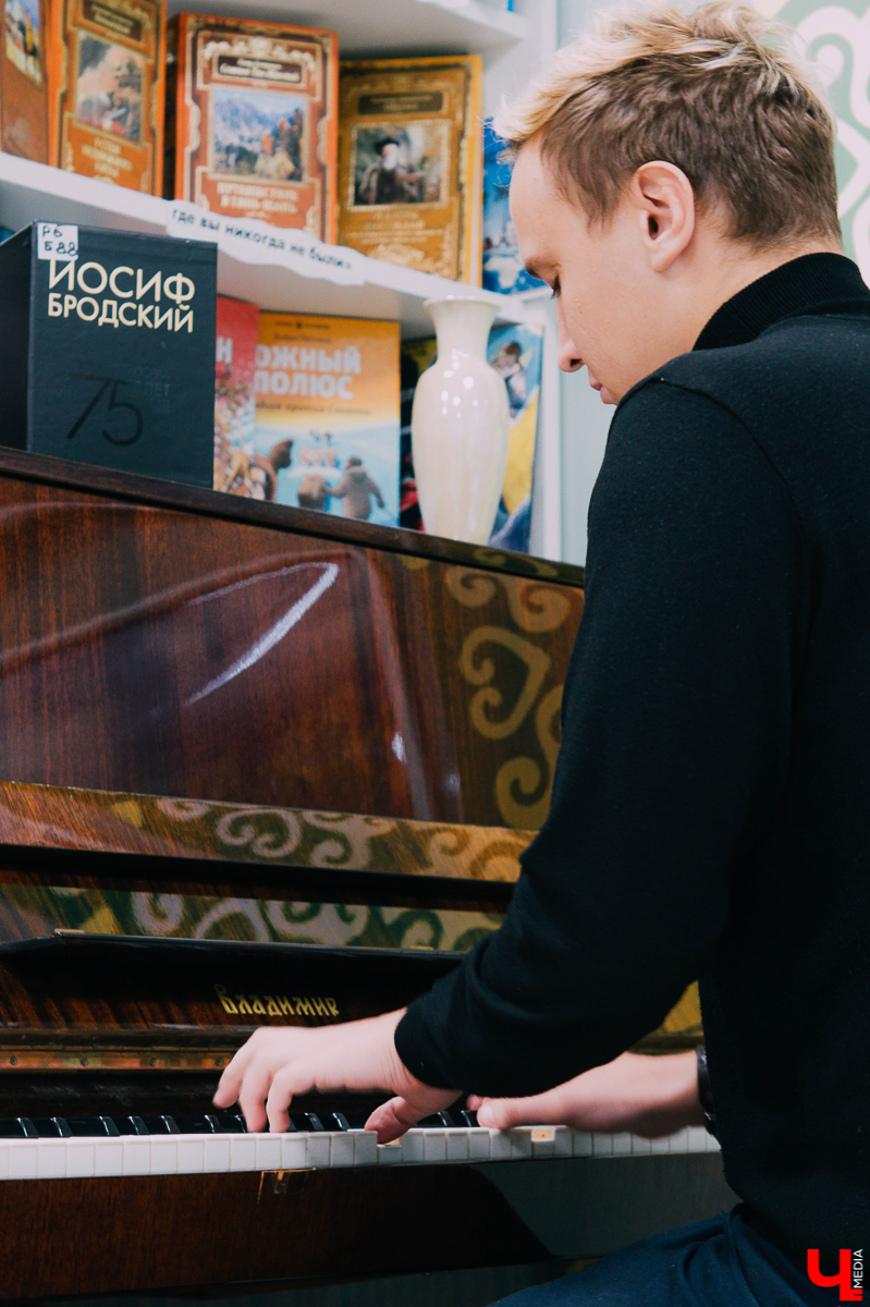 На работе и дома его называют Владом, на выступлениях - Китом Майерсом. Рассказываем о творческом становлении яркого владимирского исполнителя нетипичного для России жанра