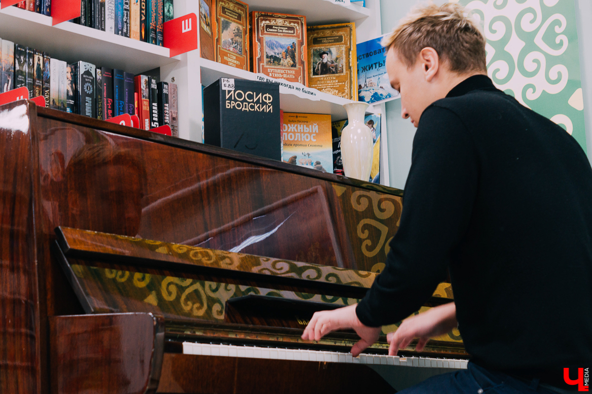 На работе и дома его называют Владом, на выступлениях - Китом Майерсом. Рассказываем о творческом становлении яркого владимирского исполнителя нетипичного для России жанра