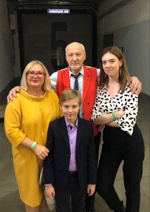 Ну вот и подошел к концу проект “Голос. 60+. Второй сезон”, в котором принимал участие наш земляк - Владимир Лаптев. И какое участие - актер театра и кино допел до самого финала