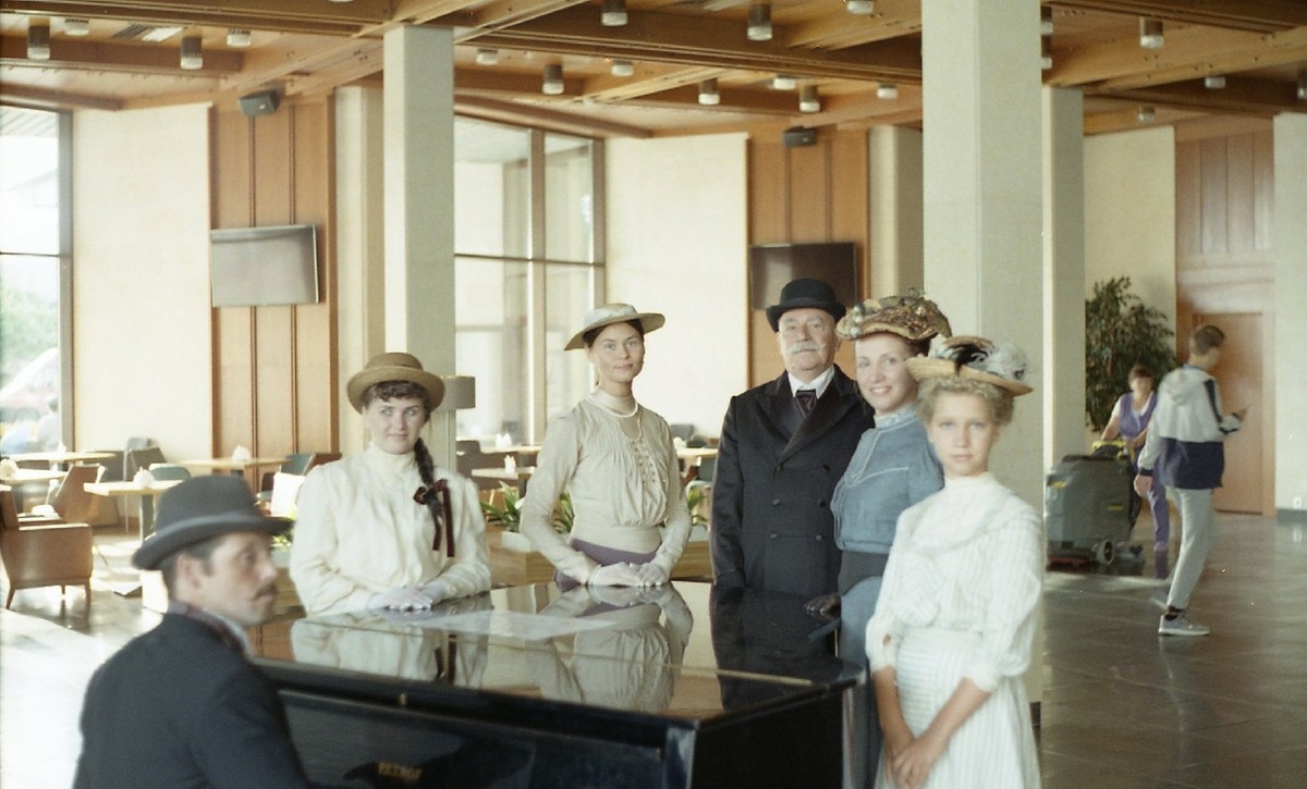 С 8 по 20 октября Суздаль охватит “золотая лихорадка”. В городе вновь пройдут съемки одного из главных проектов Первого канала 2019-2020 годов - художественного фильма “Угрюм-река”. 