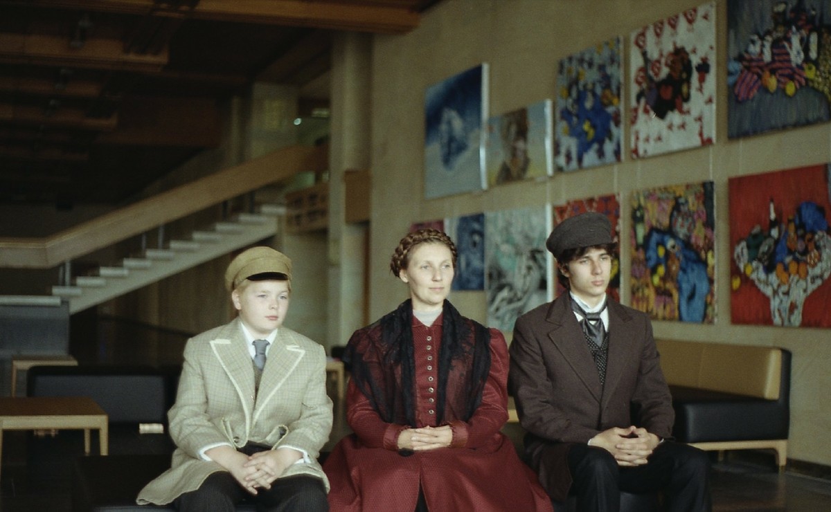 С 8 по 20 октября Суздаль охватит “золотая лихорадка”. В городе вновь пройдут съемки одного из главных проектов Первого канала 2019-2020 годов - художественного фильма “Угрюм-река”. 