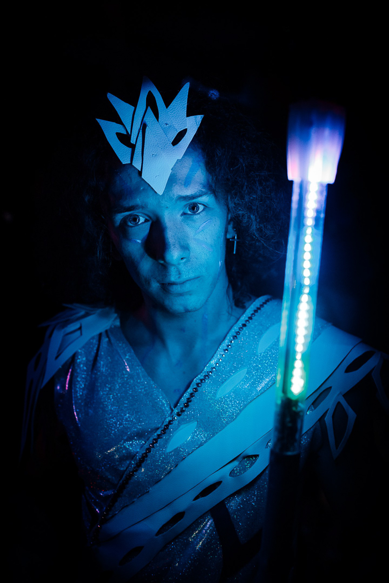 Во Владимире развито огненное искусство, но наш герой любит экспериментировать, примешивая в шоу акробатику, единоборства и много чего еще.